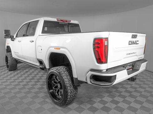 Used 2024 GMC Sierra 2500 Denali Ultimate image 10
