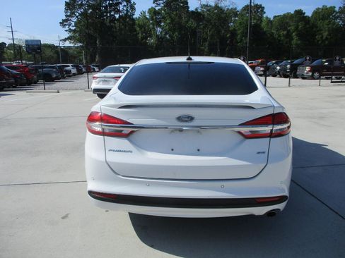 Used 2017 Ford Fusion SE w/ Equipment Group 201A image 6