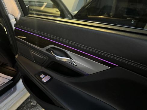 Used 2017 BMW 750i xDrive image 36