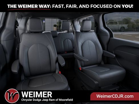 New 2027 Chrysler Pacifica Select AWD/4WD image 15