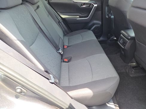 Used 2022 Toyota RAV4 XLE w/ Convenience Package FWD image 6