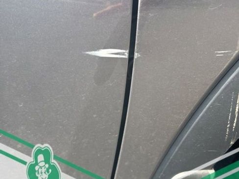 Used 2019 Toyota Highlander XLE image 8