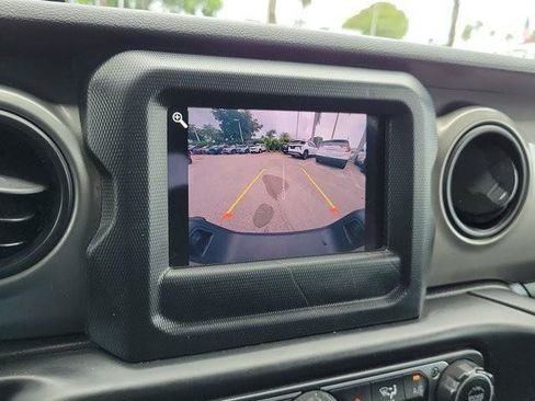 Used 2021 Jeep Gladiator Sport AWD/4WD image 30