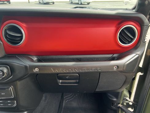 Used 2021 Jeep Wrangler Unlimited Rubicon image 37