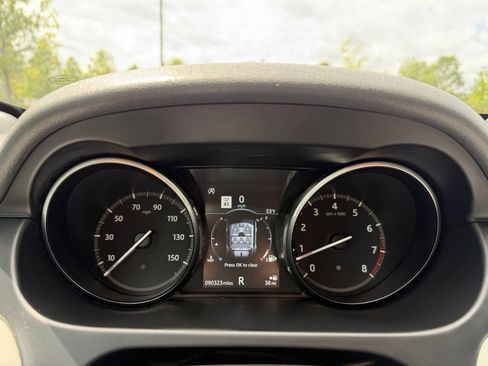 Used 2018 Land Rover Discovery Sport HSE image 22