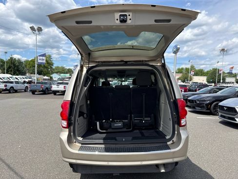 Used 2015 Dodge Grand Caravan SXT w/ Rear Park Assist Package FWD image 17