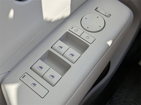 New 2026 Hyundai Kona SE image 22