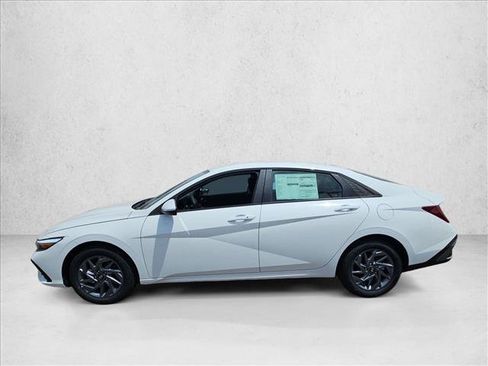 New 2026 Hyundai Elantra Hybrid FWD image 5