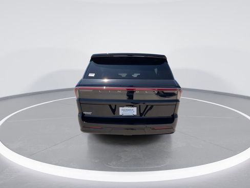 New 2026 Lincoln Navigator L Premier AWD/4WD image 7