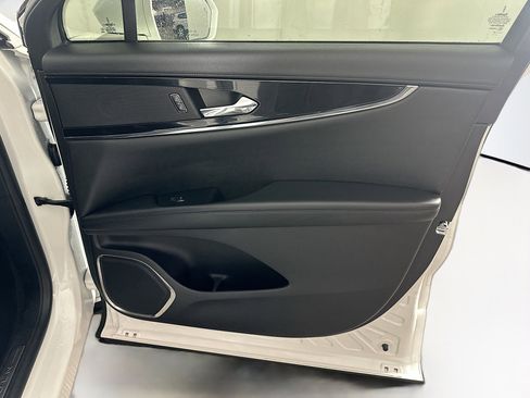 Used 2021 Lincoln Nautilus FWD w/ Equipment Group 101A image 32