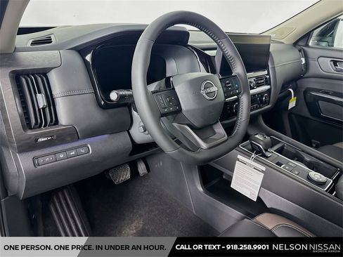 New 2026 Nissan Pathfinder Platinum image 9