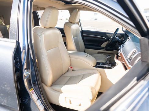 Used 2015 Toyota Highlander Limited AWD/4WD image 15