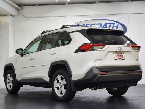 Used 2021 Toyota RAV4 XLE image 9