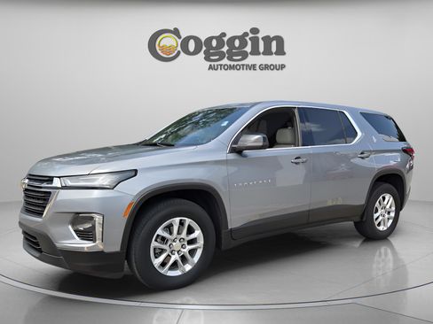 Used 2023 Chevrolet Traverse LS FWD image 1