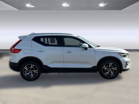 Used 2023 Volvo XC40 B5 Plus AWD/4WD image 8