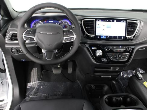 New 2027 Chrysler Pacifica Select FWD image 10