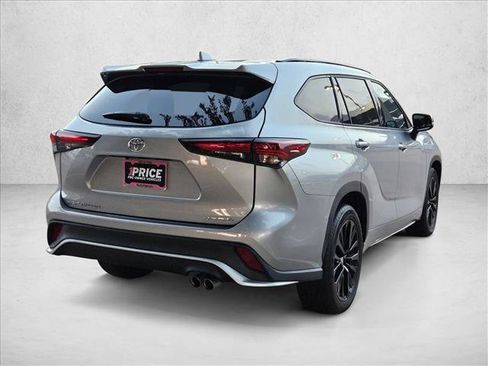 Used 2025 Toyota Highlander XSE AWD/4WD image 5