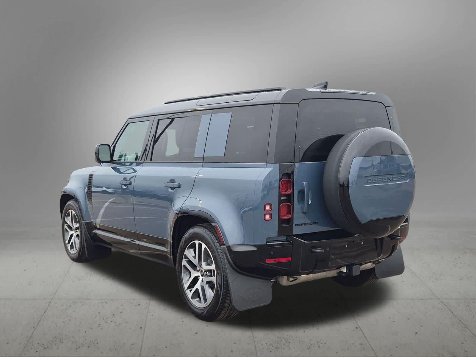 Certified 2025 Land Rover Defender 110 X-Dynamic SE AWD/4WD image 4
