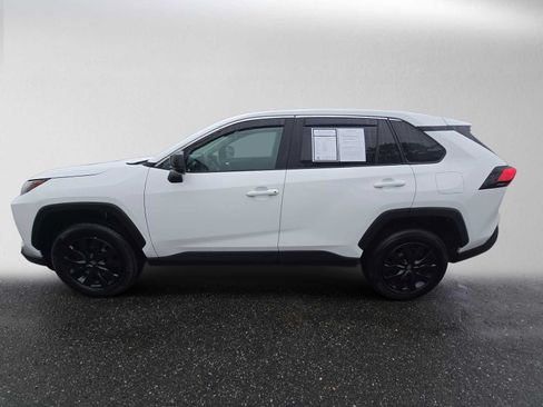 Used 2024 Toyota RAV4 LE AWD/4WD image 4