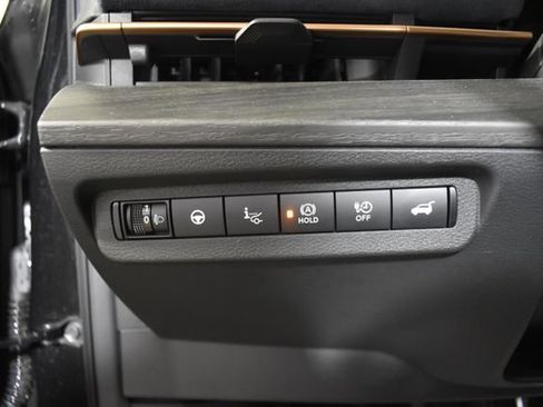 Used 2023 Nissan Ariya AWD/4WD image 14