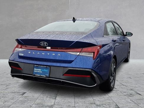 Used 2025 Hyundai Elantra SEL image 11