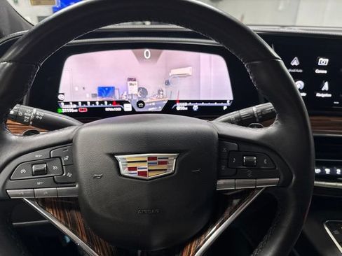 Used 2023 Cadillac Escalade Premium Luxury AWD/4WD image 17