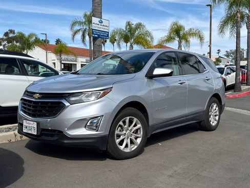 Used 2018 Chevrolet Equinox LT image 2