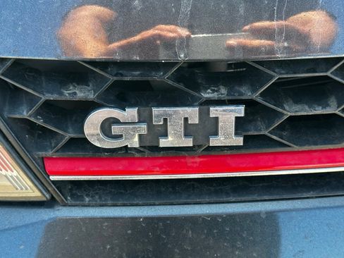 Used 2015 Volkswagen GTI SE FWD image 23