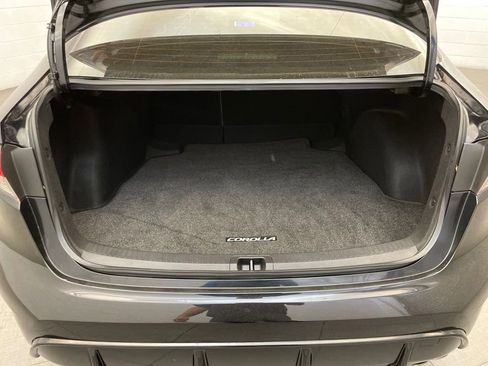 Used 2024 Toyota Corolla SE w/ SE Convenience Package FWD image 24