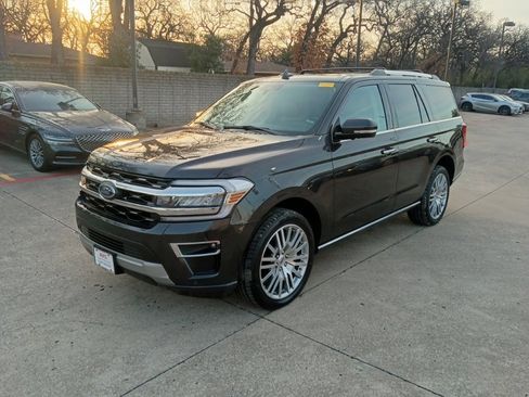 Used 2024 Ford Expedition Limited image 1