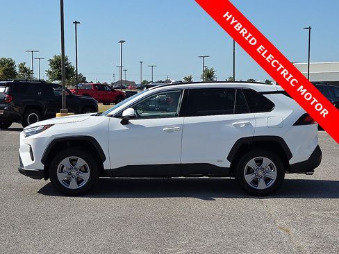 Used 2025 Toyota RAV4 XLE AWD/4WD image 3