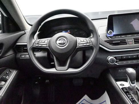 Used 2025 Nissan Altima 2.5 S FWD image 23