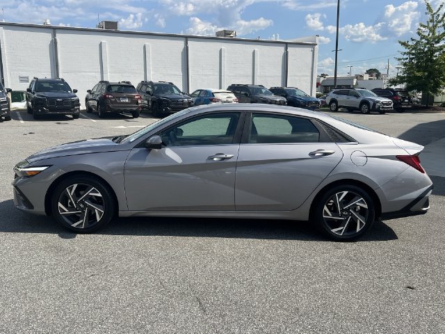 Certified 2025 Hyundai Elantra SEL FWD image 10