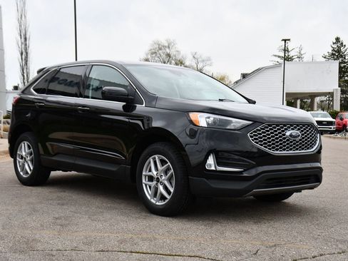 Used 2024 Ford Edge SEL w/ Convenience Package image 9