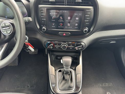 Used 2024 Kia Soul LX w/ Option Group 015 FWD image 11