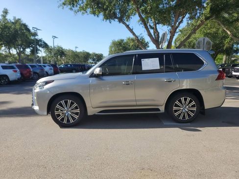 Used 2019 Lexus LX 570 4WD w/ Luxury Package image 2