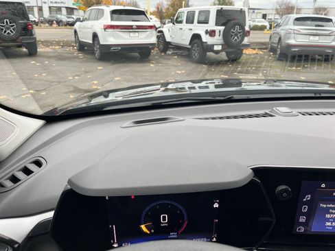 Used 2025 Chevrolet TrailBlazer LT image 32