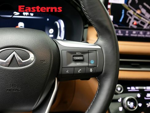 Used 2023 INFINITI QX60 Sensory w/ Vision Package AWD/4WD image 16