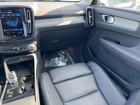 Certified 2025 Volvo XC40 B5 Plus image 16