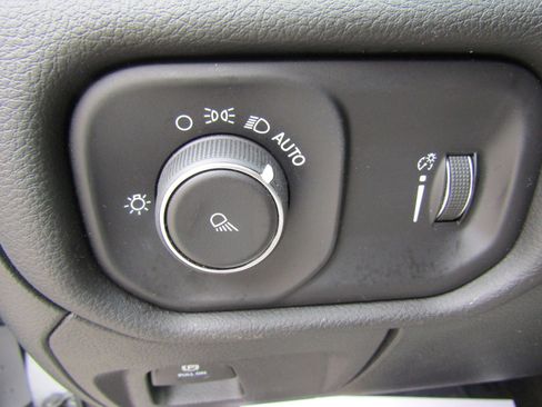 Used 2024 RAM 1500 Laramie image 24