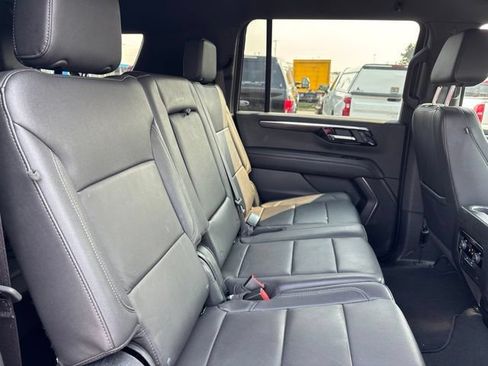 Used 2025 Chevrolet Suburban Z71 AWD/4WD image 34