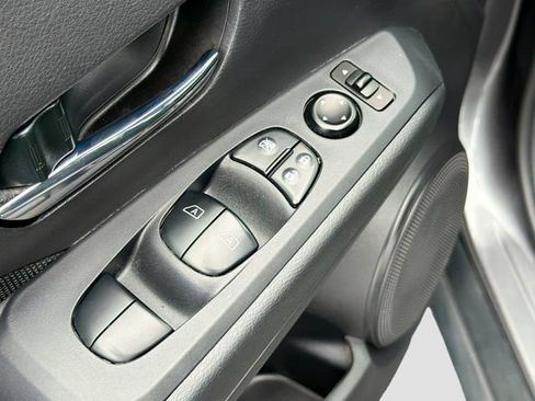 Used 2023 Nissan Kicks SV w/ Interior Electronics Package FWD image 17