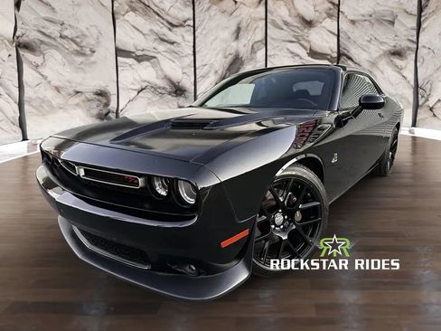 Used 2015 Dodge Challenger R/T Scat Pack w/ Driver Convenience Group RWD image 7