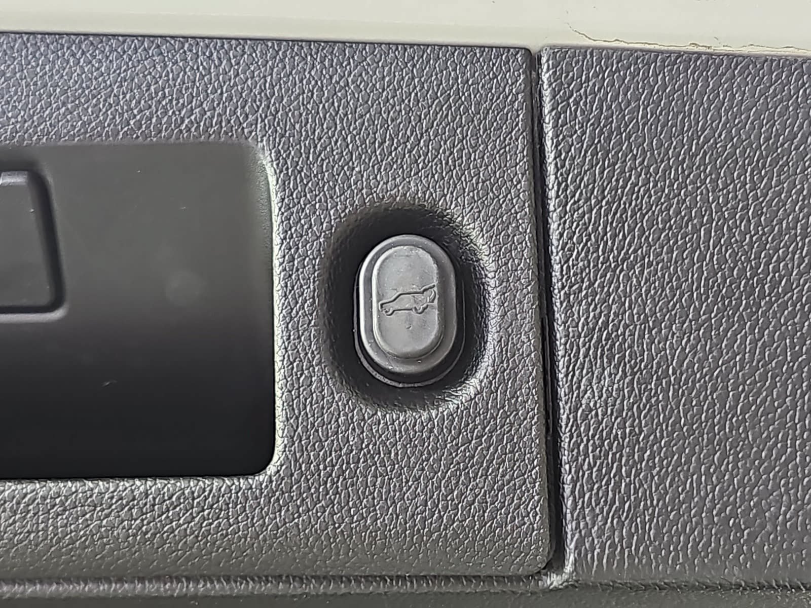 Used 2019 Cadillac Escalade Luxury AWD/4WD image 13