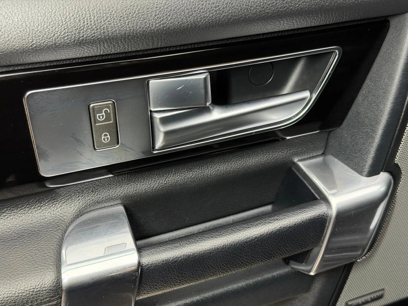Used 2015 Land Rover LR4 HSE AWD/4WD image 30
