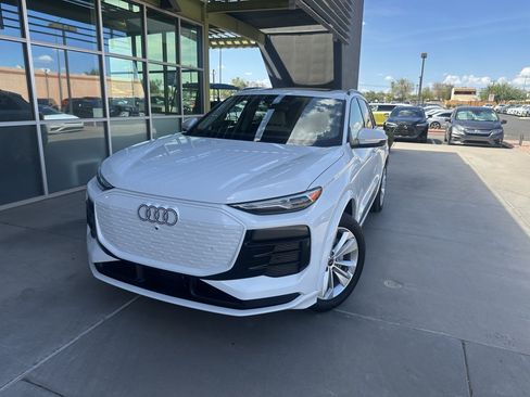 Used 2025 Audi Q6 e-tron Premium w/ Convenience Package RWD image 2