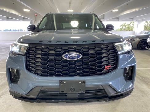 Used 2025 Ford Explorer ST w/ Sun And Sound Package AWD/4WD image 9