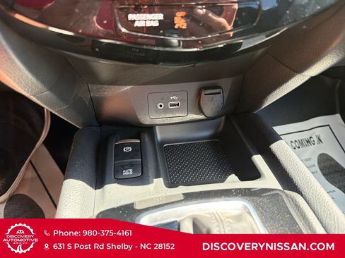Used 2019 Nissan Rogue SV w/ Premium Package FWD image 20