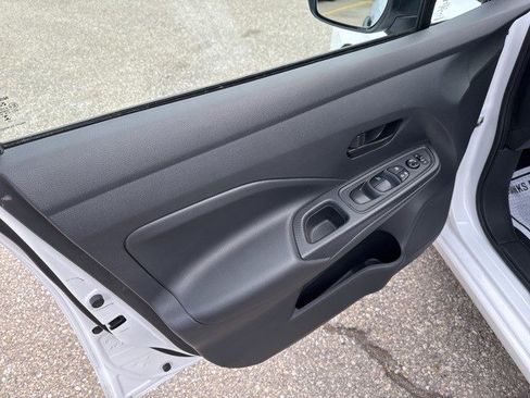 Used 2023 Nissan Versa S image 9