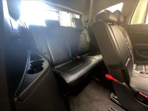 Used 2025 Volkswagen Atlas SEL AWD/4WD image 17